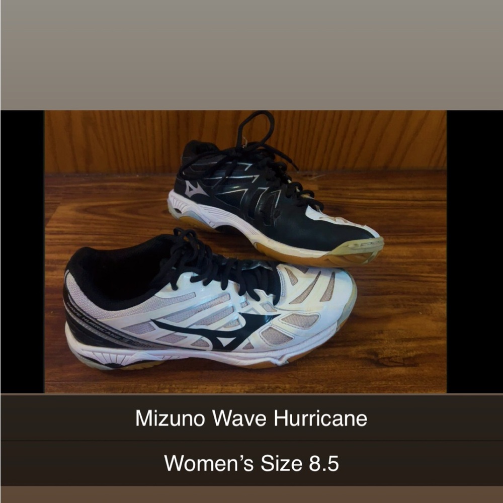 Mizuno Volleyball Wave Hurricane Women's Shoes - Black and White